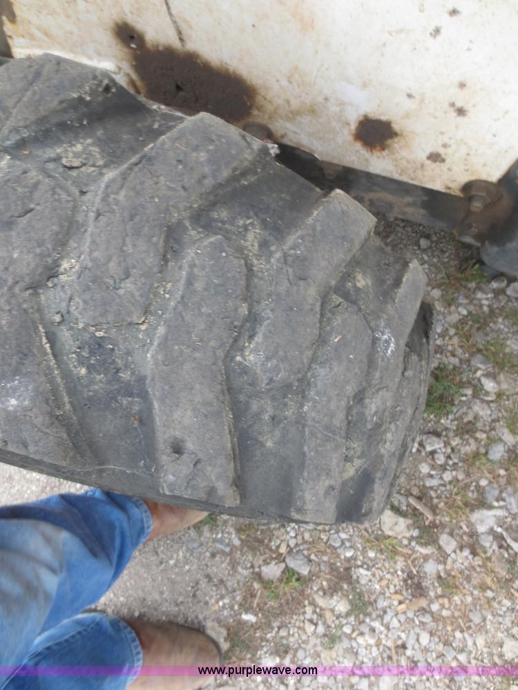 image for item D5917 2002 Bobcat 863 skid steer