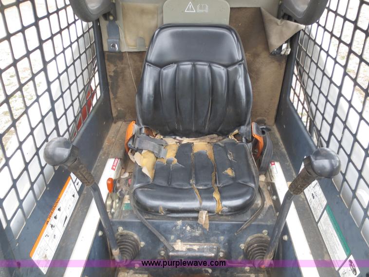 image for item D5917 2002 Bobcat 863 skid steer