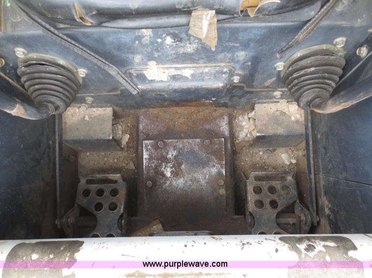 image for item D5917 2002 Bobcat 863 skid steer