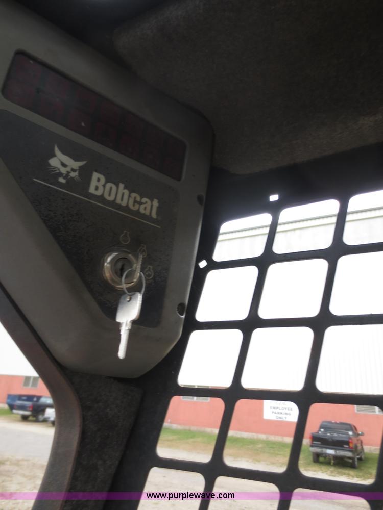 image for item D5917 2002 Bobcat 863 skid steer