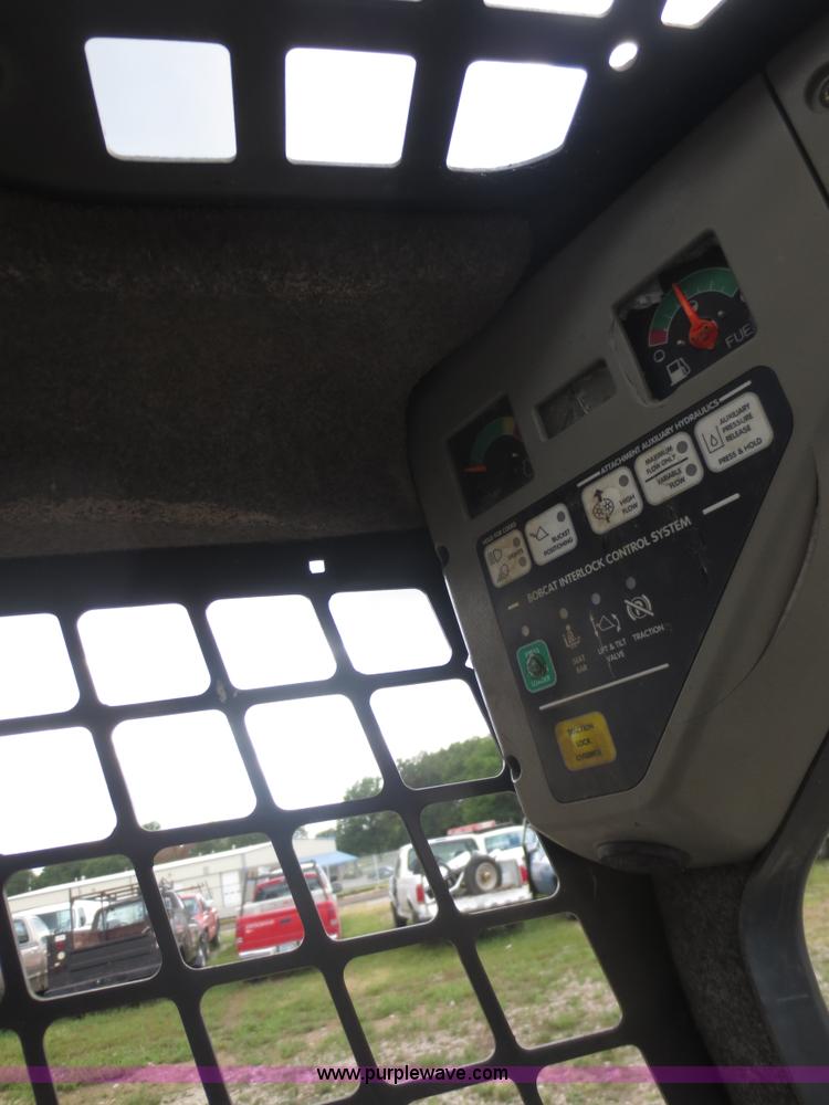 image for item D5917 2002 Bobcat 863 skid steer