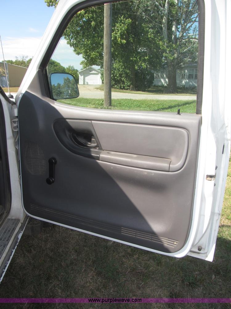 image for item F7131 2003 Ford Ranger XL Ext. Cab pickup truck