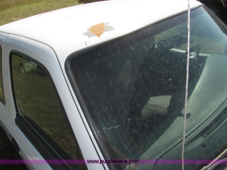 image for item F7131 2003 Ford Ranger XL Ext. Cab pickup truck