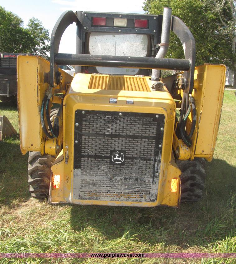 image for item F7134 John Deere 325 skid steer