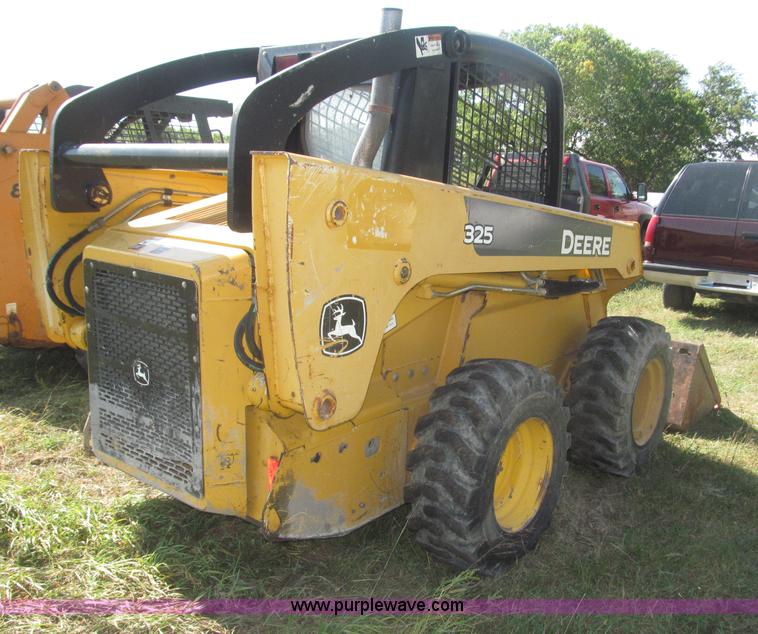 image for item F7134 John Deere 325 skid steer
