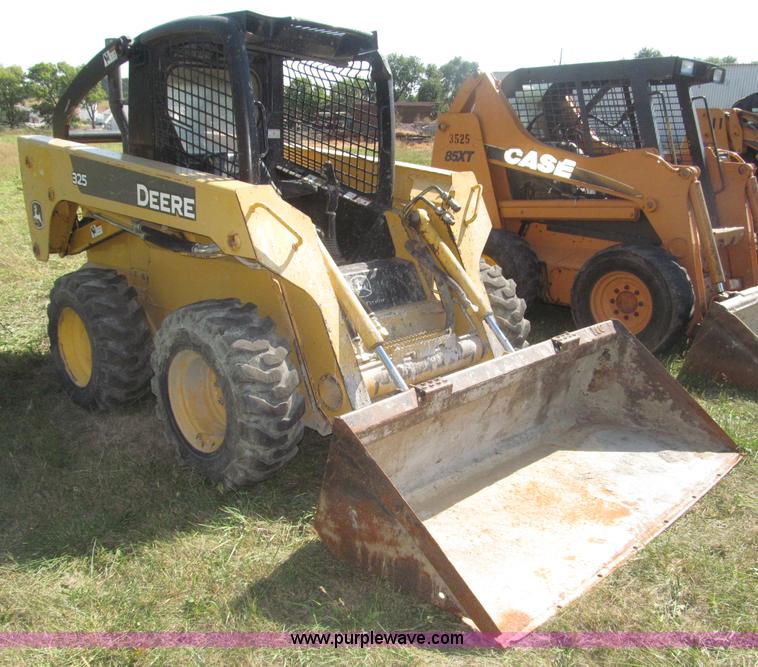 image for item F7134 John Deere 325 skid steer