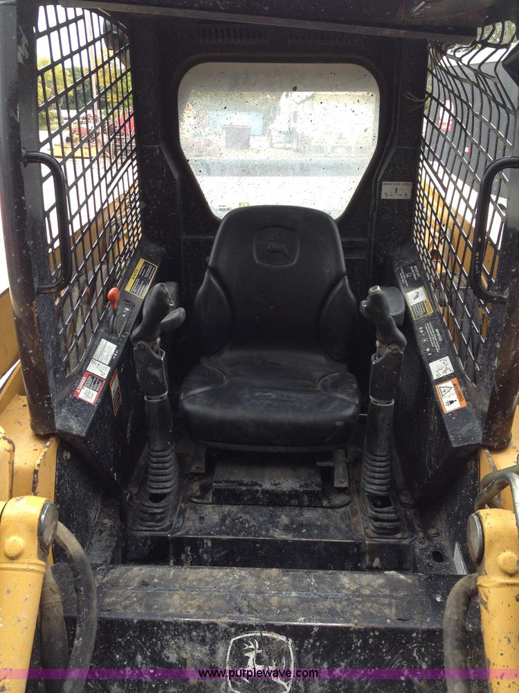 image for item F7134 John Deere 325 skid steer