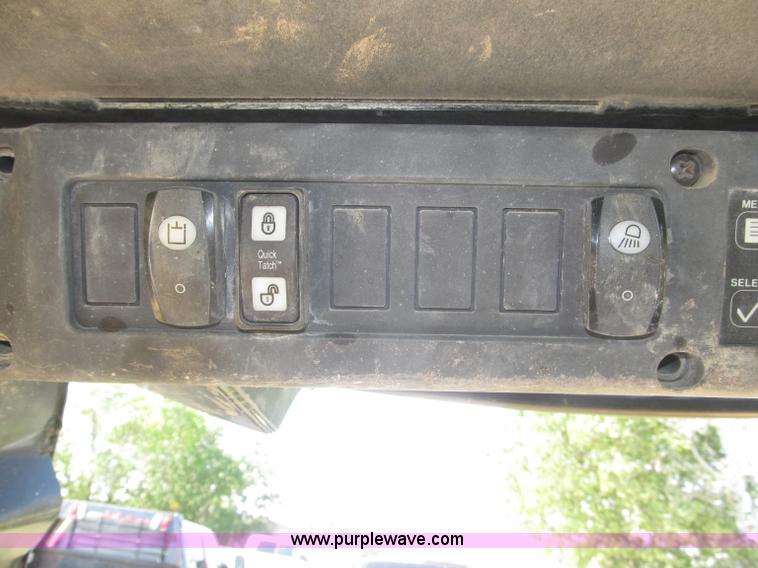 image for item F7134 John Deere 325 skid steer