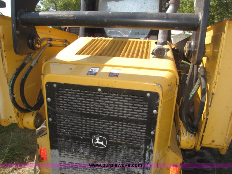 image for item F7134 John Deere 325 skid steer