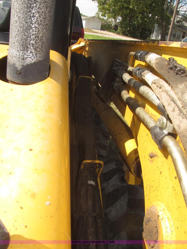image for item F7134 John Deere 325 skid steer