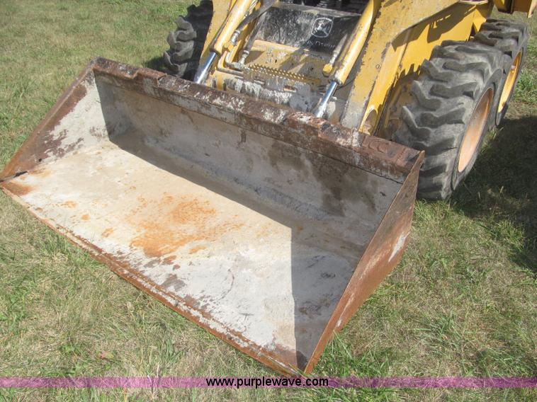image for item F7134 John Deere 325 skid steer