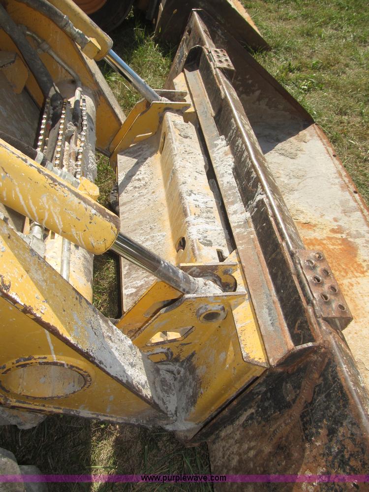 image for item F7134 John Deere 325 skid steer
