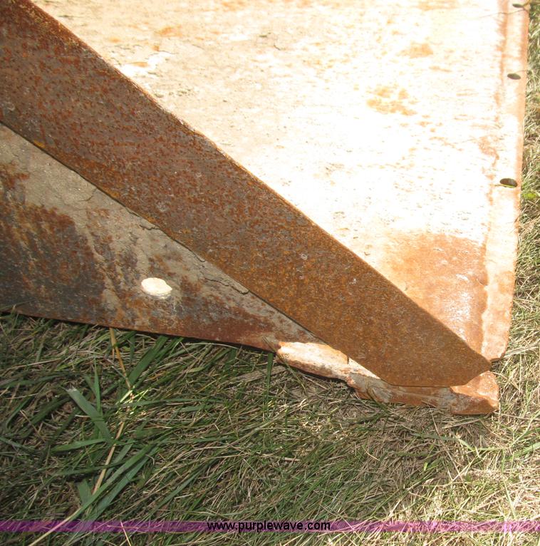 image for item F7134 John Deere 325 skid steer