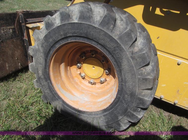 image for item F7134 John Deere 325 skid steer