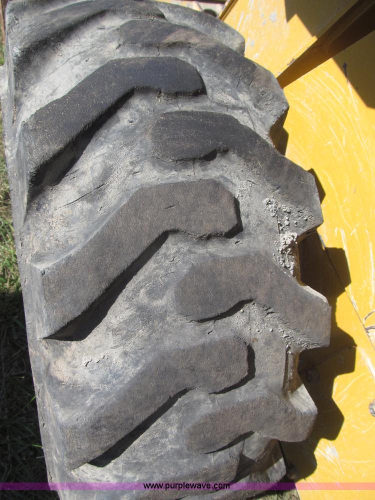 image for item F7134 John Deere 325 skid steer