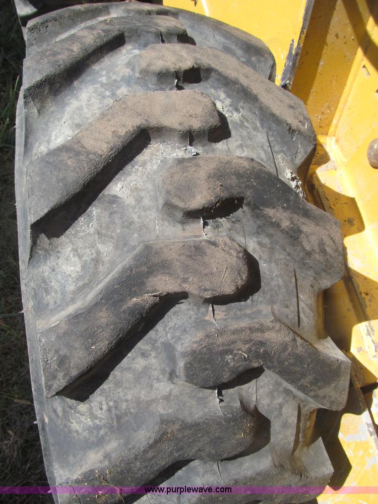 image for item F7134 John Deere 325 skid steer