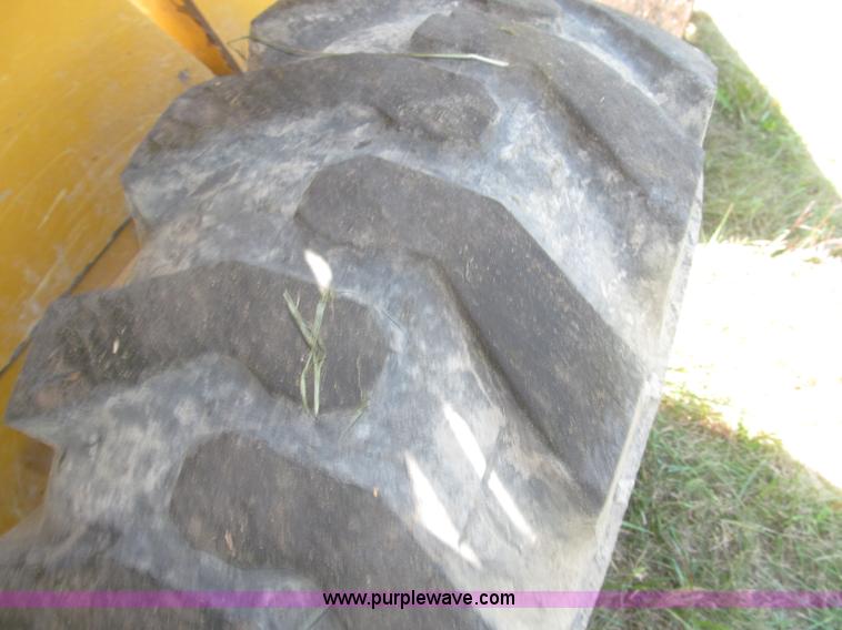 image for item F7134 John Deere 325 skid steer