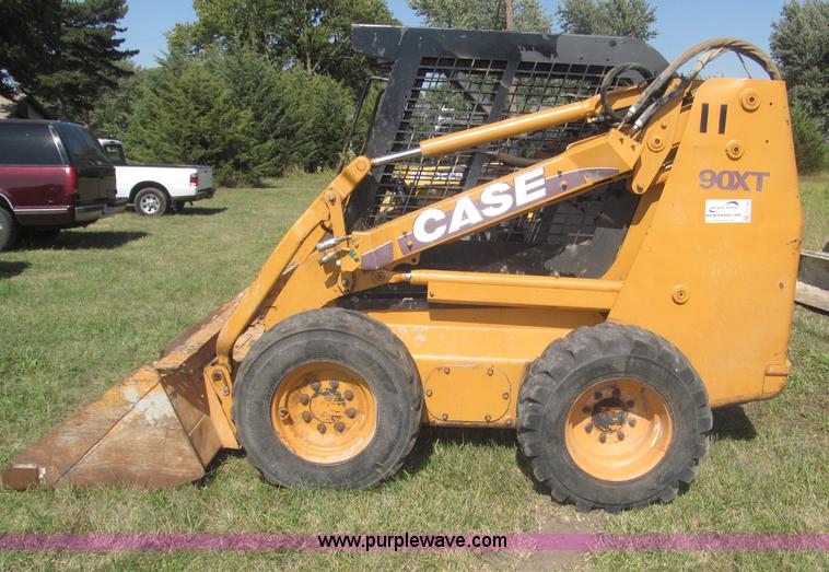 image for item F7136 Case 90XT skid steer