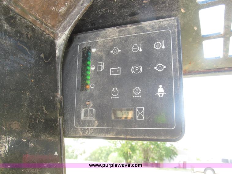 image for item F7136 Case 90XT skid steer