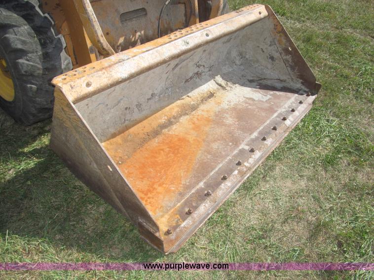 image for item F7136 Case 90XT skid steer