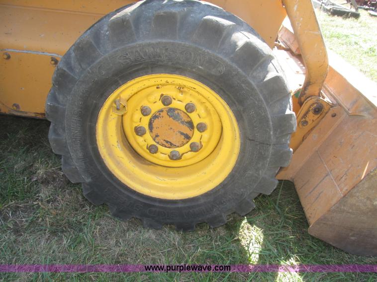 image for item F7136 Case 90XT skid steer