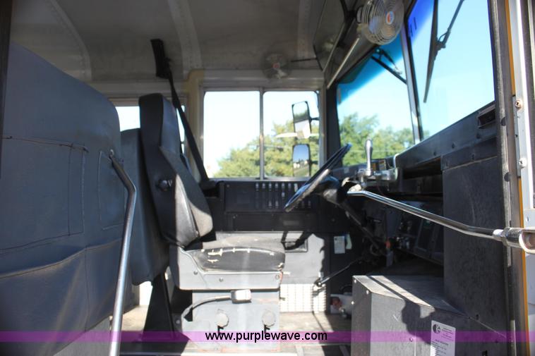 image for item G4157 1995 International 3800 school bus