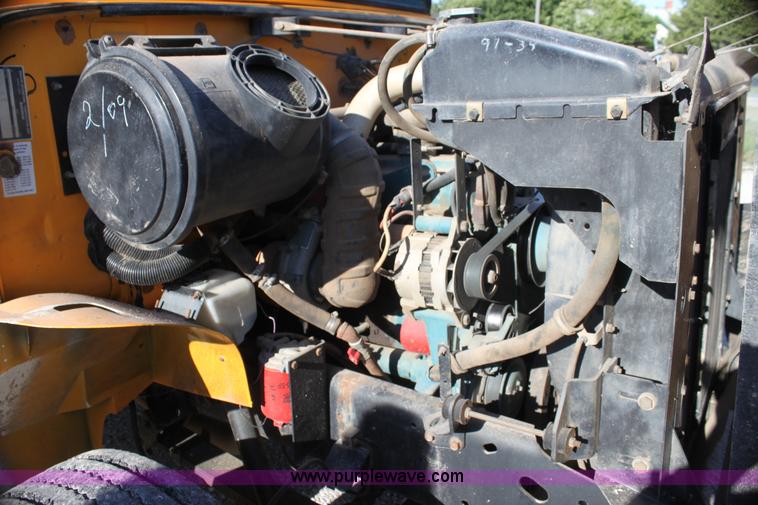 image for item G4157 1995 International 3800 school bus