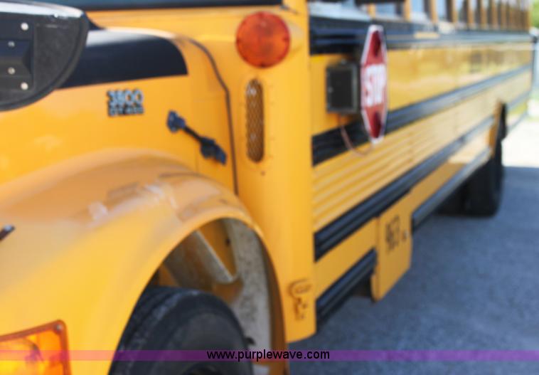 image for item G4157 1995 International 3800 school bus