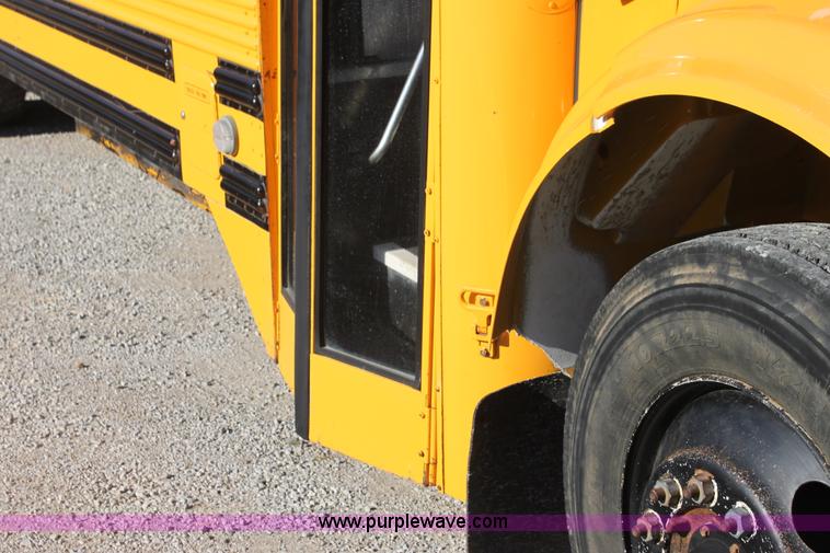 image for item G4157 1995 International 3800 school bus