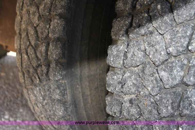 image for item G4157 1995 International 3800 school bus