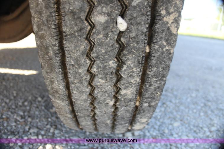 image for item G4157 1995 International 3800 school bus