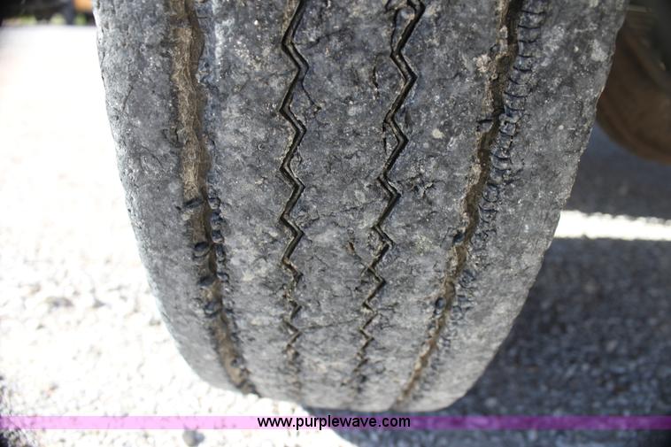 image for item G4157 1995 International 3800 school bus