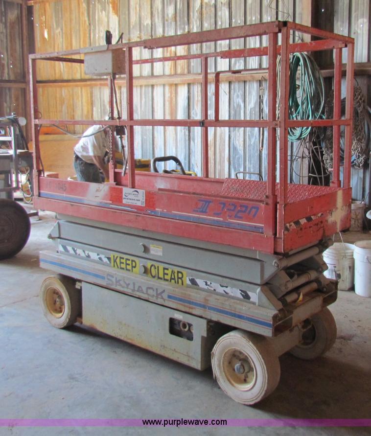 image for item G4162 Skyjack 3220 scissor lift