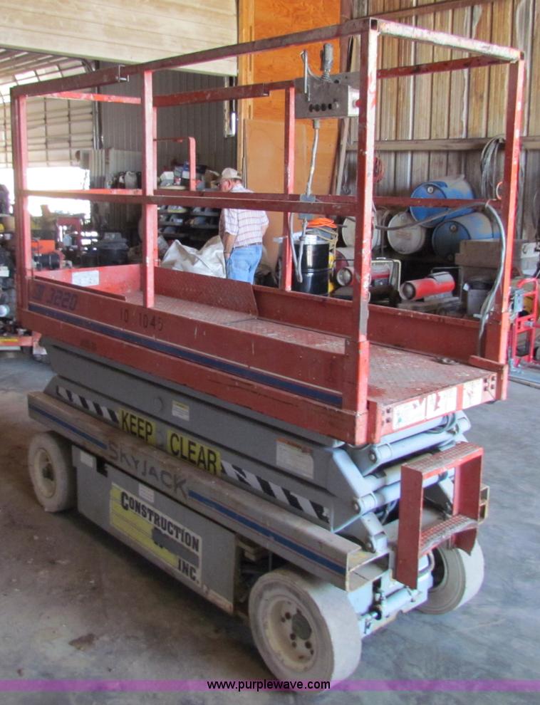 image for item G4162 Skyjack 3220 scissor lift