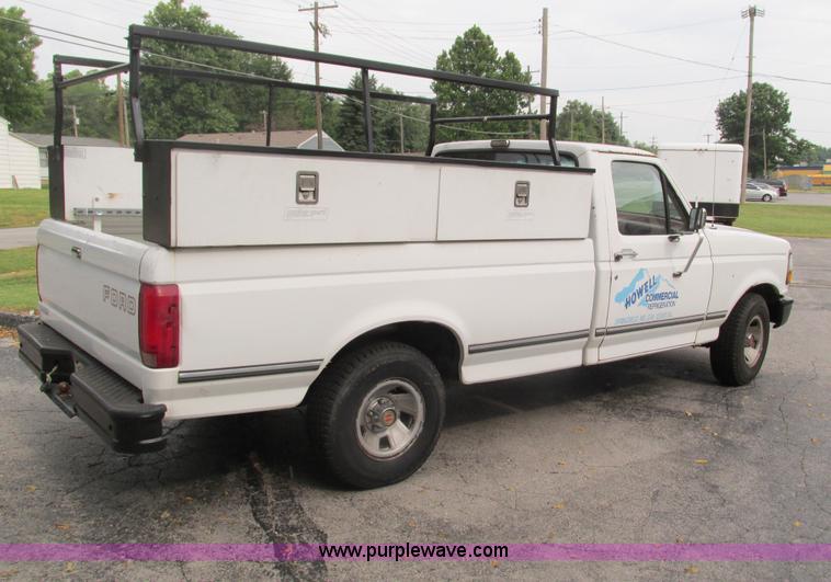 image for item G9437 1992 Ford F150 pickup truck