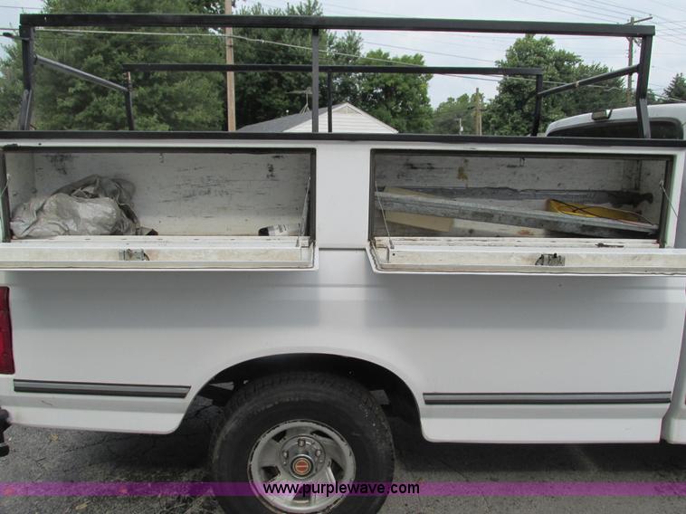 image for item G9437 1992 Ford F150 pickup truck