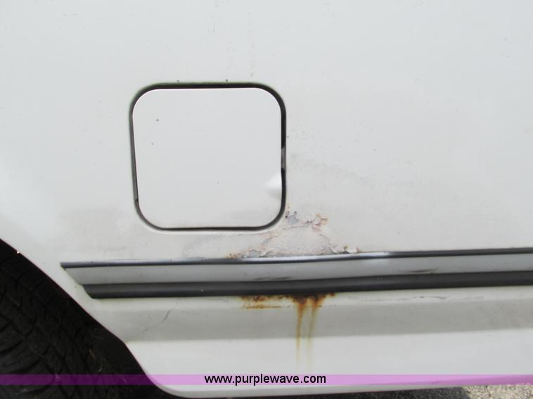 image for item G9437 1992 Ford F150 pickup truck