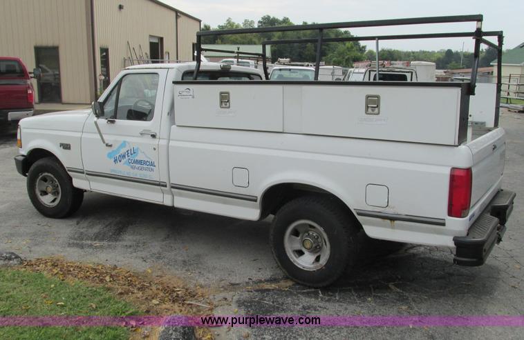image for item G9437 1992 Ford F150 pickup truck