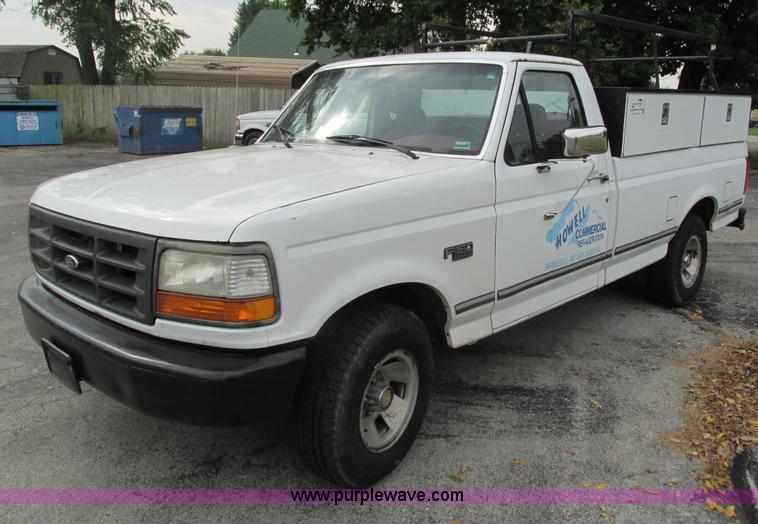 image for item G9437 1992 Ford F150 pickup truck