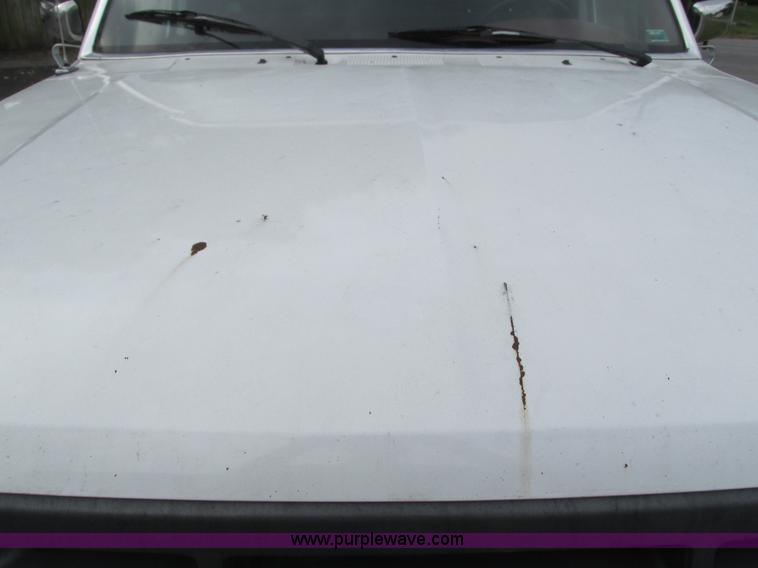 image for item G9437 1992 Ford F150 pickup truck