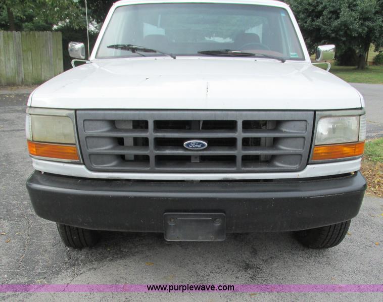 image for item G9437 1992 Ford F150 pickup truck