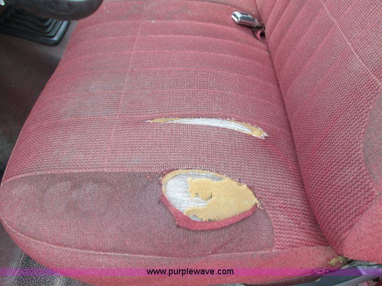 image for item G9437 1992 Ford F150 pickup truck