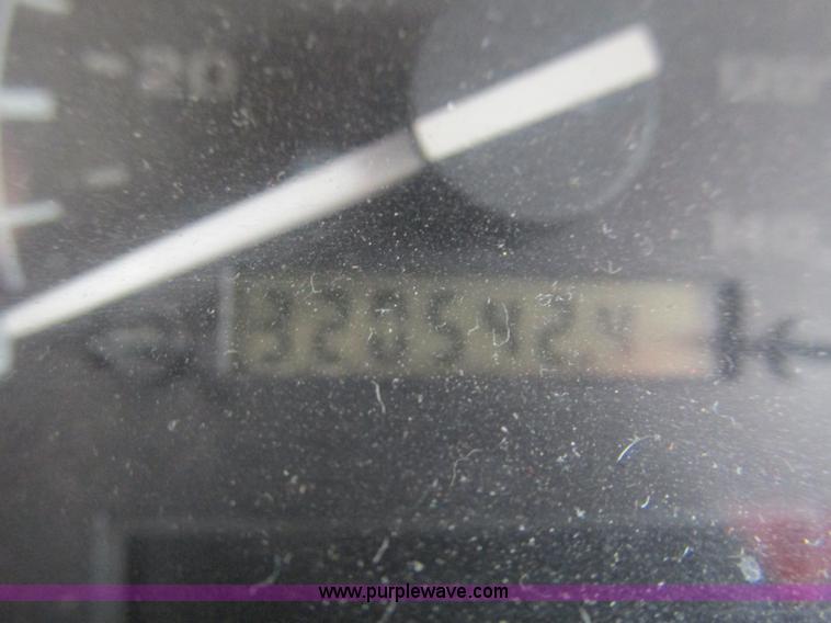 image for item G9437 1992 Ford F150 pickup truck