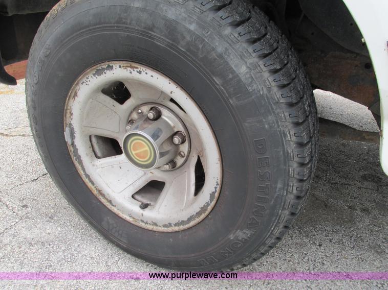 image for item G9437 1992 Ford F150 pickup truck