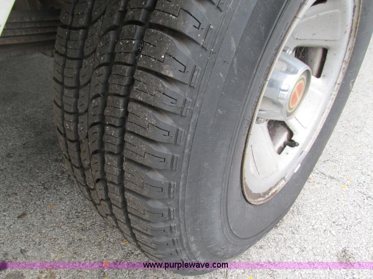 image for item G9437 1992 Ford F150 pickup truck