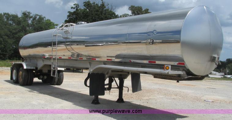image for item G9447 1995 Walker stainless steel tanker trailer