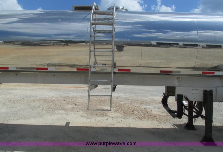 image for item G9447 1995 Walker stainless steel tanker trailer