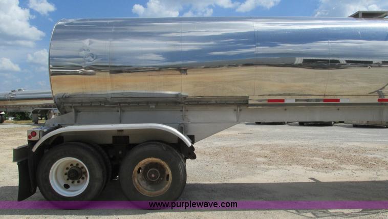 image for item G9447 1995 Walker stainless steel tanker trailer