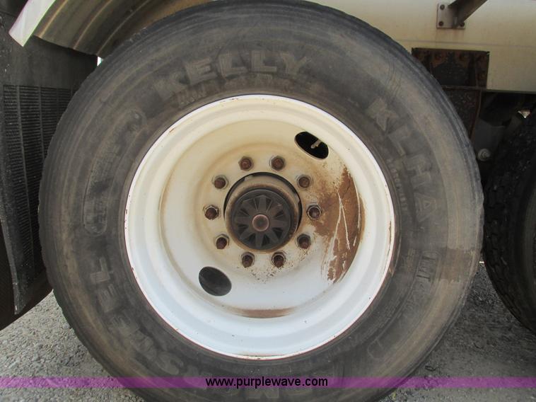 image for item G9447 1995 Walker stainless steel tanker trailer