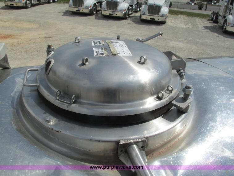 image for item G9447 1995 Walker stainless steel tanker trailer